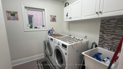 874 Mantle Crescent, Mississauga, ON - Indoor Photo Showing Laundry Room