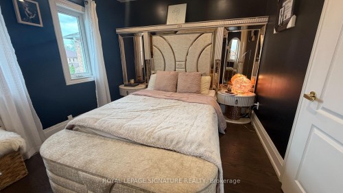874 Mantle Crescent, Mississauga, ON - Indoor Photo Showing Bedroom