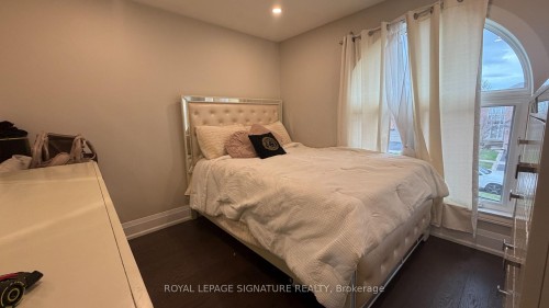 874 Mantle Crescent, Mississauga, ON - Indoor Photo Showing Bedroom