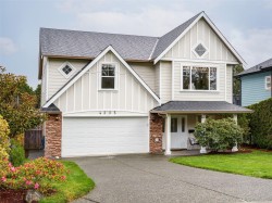 4205 Oakview Pl Saanich, BC V8N 6M7