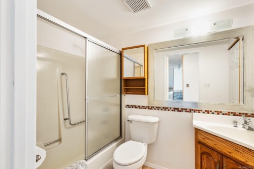 301-9942 Daniel St, Chemainus, BC - Indoor Photo Showing Bathroom