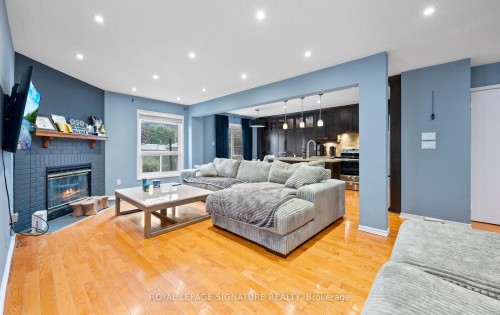 7147 Harding Crescent, Mississauga, ON - Indoor With Fireplace