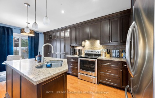 7147 Harding Crescent, Mississauga, ON - Indoor Photo Showing Kitchen With Stainless Steel Kitchen With Double Sink With Upgraded Kitchen