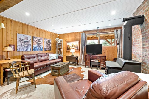 Salle familiale - 177 Rue Cachée, Mont-Tremblant, QC 