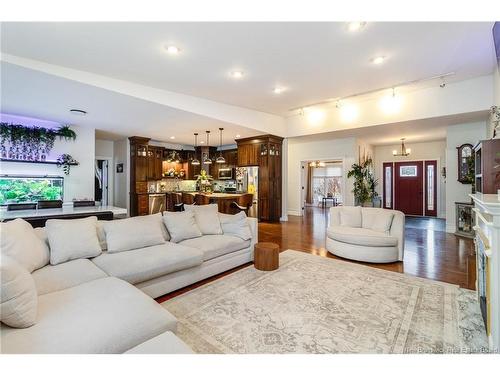 11 Mitchell Wayne, Fredericton, NB 