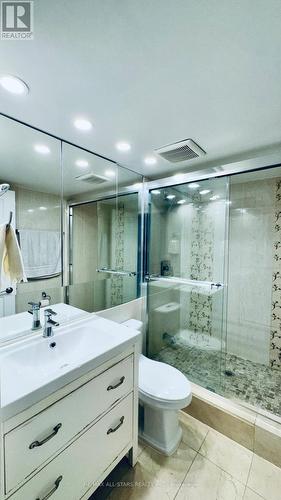 402 - 7601 Bathurst Street, Vaughan, ON - Indoor Photo Showing Bathroom