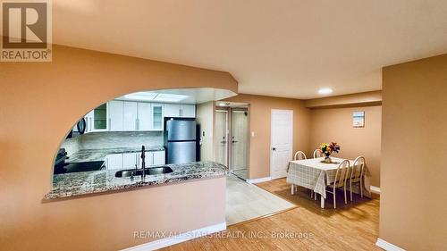 402 - 7601 Bathurst Street, Vaughan, ON - Indoor