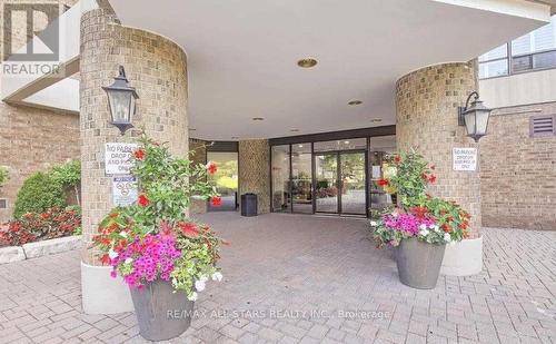 402 - 7601 Bathurst Street, Vaughan, ON - Outdoor
