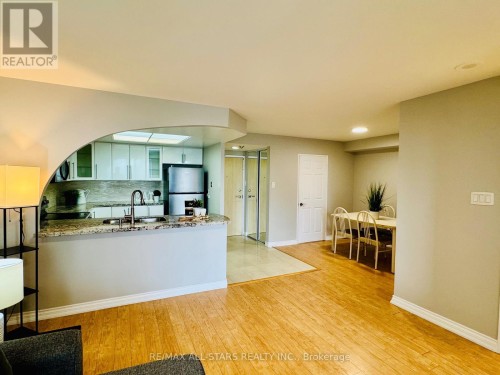 402 - 7601 Bathurst Street, Vaughan, ON 
