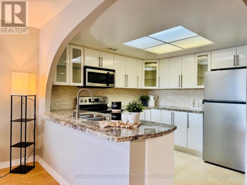 402 - 7601 Bathurst Street, Vaughan, ON 