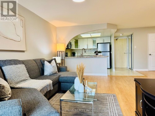 402 - 7601 Bathurst Street, Vaughan, ON 