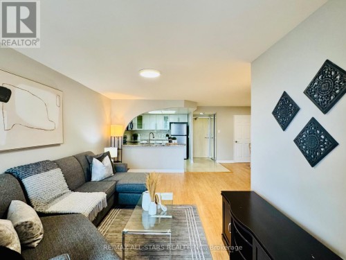 402 - 7601 Bathurst Street, Vaughan, ON 