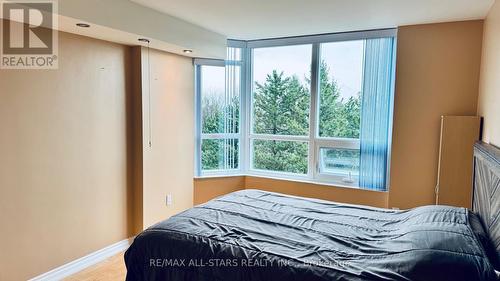 402 - 7601 Bathurst Street, Vaughan, ON - Indoor Photo Showing Bedroom