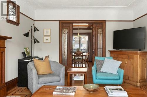 93 Houghton Avenue S, Hamilton, ON - Indoor Photo Showing Living Room