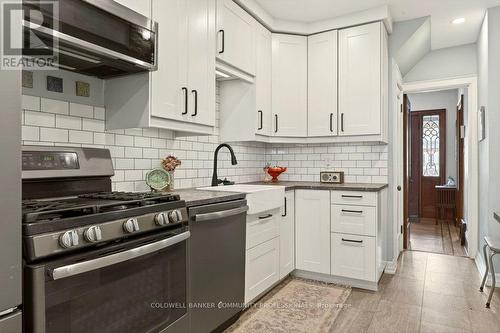 93 Houghton Avenue S, Hamilton, ON - Indoor Photo Showing Kitchen With Upgraded Kitchen