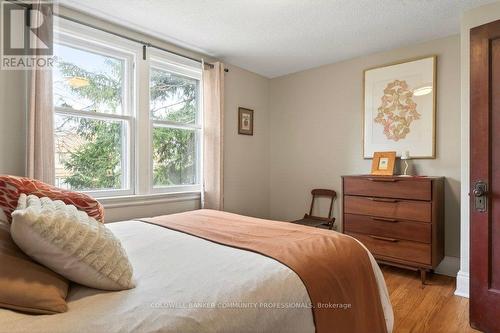 93 Houghton Avenue S, Hamilton, ON - Indoor Photo Showing Bedroom