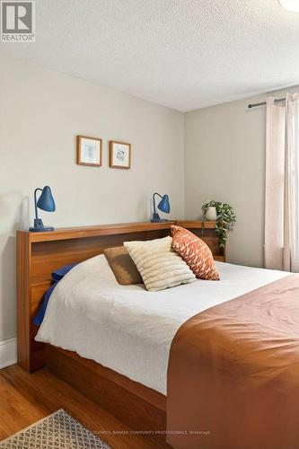 93 Houghton Avenue S, Hamilton, ON - Indoor Photo Showing Bedroom