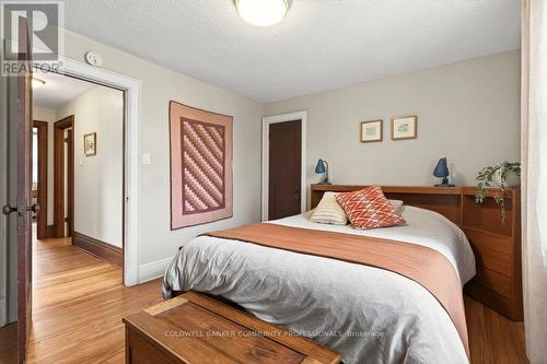 93 Houghton Avenue S, Hamilton, ON - Indoor Photo Showing Bedroom