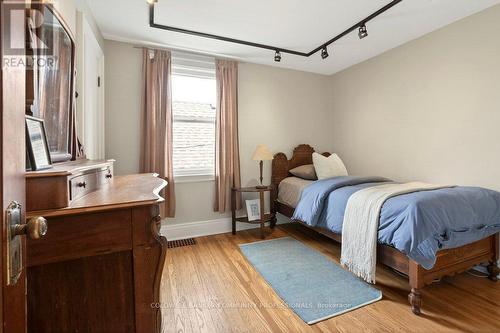 93 Houghton Avenue S, Hamilton, ON - Indoor Photo Showing Bedroom