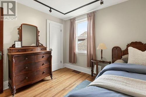 93 Houghton Avenue S, Hamilton, ON - Indoor Photo Showing Bedroom