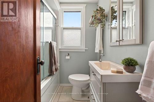 93 Houghton Avenue S, Hamilton, ON - Indoor Photo Showing Bathroom