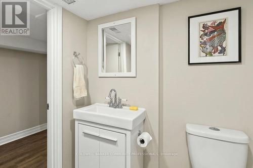93 Houghton Avenue S, Hamilton, ON - Indoor Photo Showing Bathroom