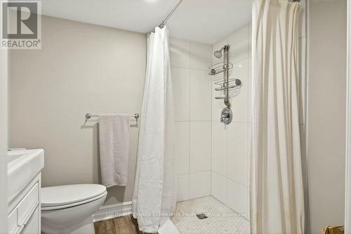 93 Houghton Avenue S, Hamilton, ON - Indoor Photo Showing Bathroom