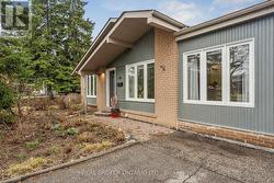 40 SEATON DRIVE Aurora, ON L4G 2K1