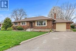 11 KAMLA DRIVE St. Catharines (Vine/Linwell), ON L2M 3J9