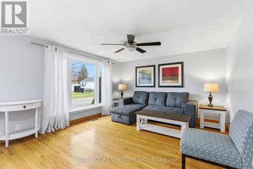 181 Picton Street W, Goderich (Goderich (Town)), ON - Indoor Photo Showing Living Room
