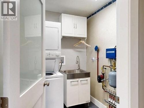 4511 Manson Ave, Powell River, BC - Indoor Photo Showing Laundry Room