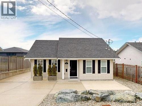 4511 Manson Ave, Powell River, BC - Outdoor