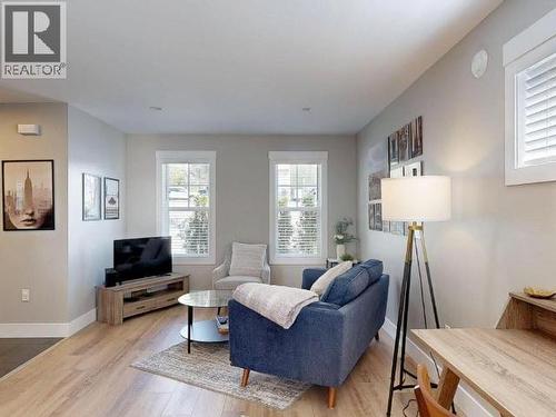 4511 Manson Ave, Powell River, BC - Indoor Photo Showing Living Room