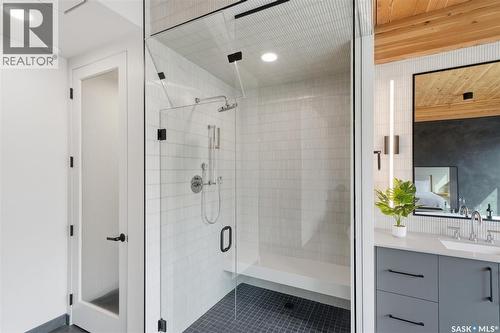 301 212 Saskatchewan Crescent, Saskatoon, SK - Indoor Photo Showing Bathroom