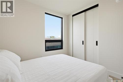301 212 Saskatchewan Crescent, Saskatoon, SK - Indoor Photo Showing Bedroom