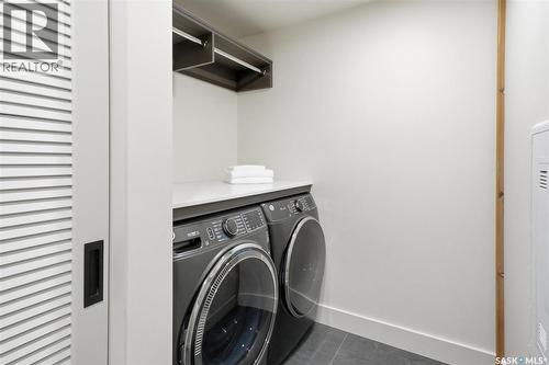 301 212 Saskatchewan Crescent, Saskatoon, SK - Indoor Photo Showing Laundry Room