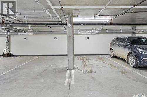 301 212 Saskatchewan Crescent, Saskatoon, SK - Indoor Photo Showing Garage