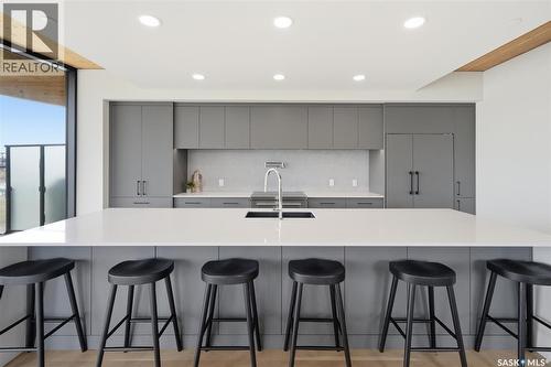 301 212 Saskatchewan Crescent, Saskatoon, SK - Indoor Photo Showing Kitchen With Upgraded Kitchen