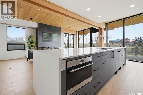 301 212 Saskatchewan Crescent, Saskatoon, SK - Indoor Photo Showing Kitchen