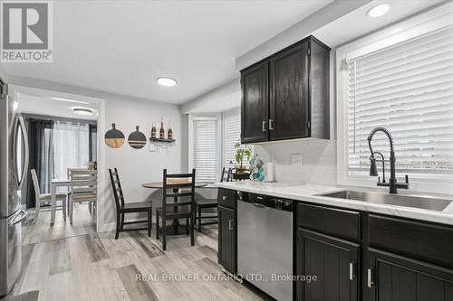 3 - 481 Beechwood Drive, Waterloo, ON - Indoor Photo Showing Kitchen With Upgraded Kitchen