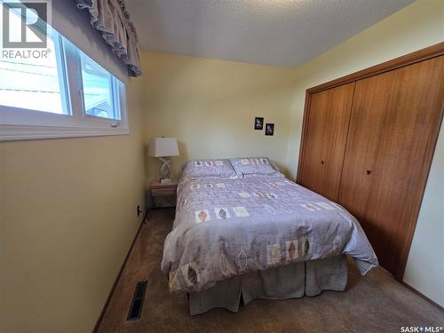 464 Macdonald Drive, Swift Current, SK - Indoor Photo Showing Bedroom