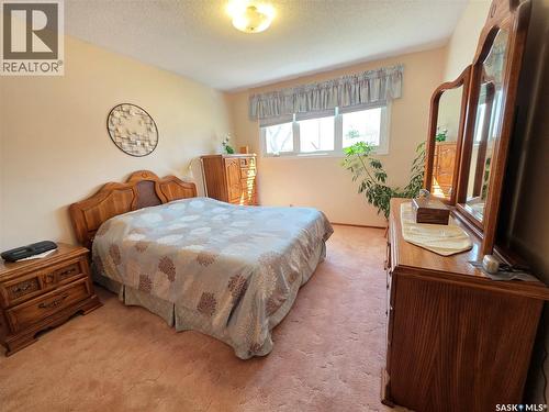 464 Macdonald Drive, Swift Current, SK - Indoor Photo Showing Bedroom