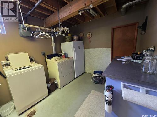 464 Macdonald Drive, Swift Current, SK - Indoor Photo Showing Laundry Room