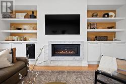 17 VINCE AVENUE Toronto, ON M4L 0A6