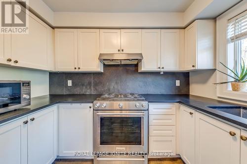 5637 Evelyn Lane, Burlington, ON - Indoor Photo Showing Kitchen
