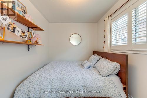 5637 Evelyn Lane, Burlington, ON - Indoor Photo Showing Bedroom