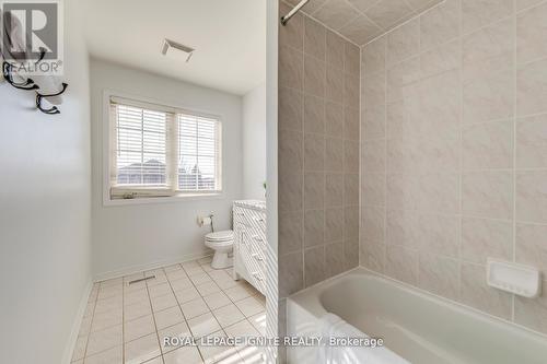 5637 Evelyn Lane, Burlington, ON - Indoor Photo Showing Bathroom