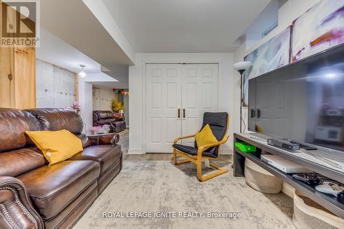 5637 Evelyn Lane, Burlington, ON - Indoor