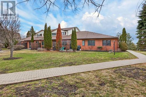 32 - 36 Champlain Crescent, Peterborough, ON - Outdoor