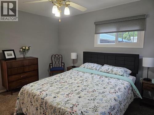 301 5Th Street Nw, Nakusp, BC - Indoor Photo Showing Bedroom